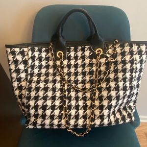 Jen and Co houndstooth tote